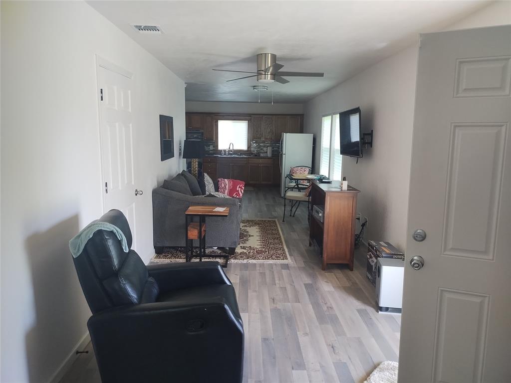 609 W Barton Street, Calvert, Texas image 5