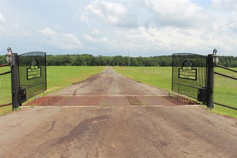 Photo of 88 Private Road 2315, Centerville, TX 75833 (MLS # 33636842) Photo of 88 Private Road 2315, Centerville, TX 75833 (MLS # 33636842)