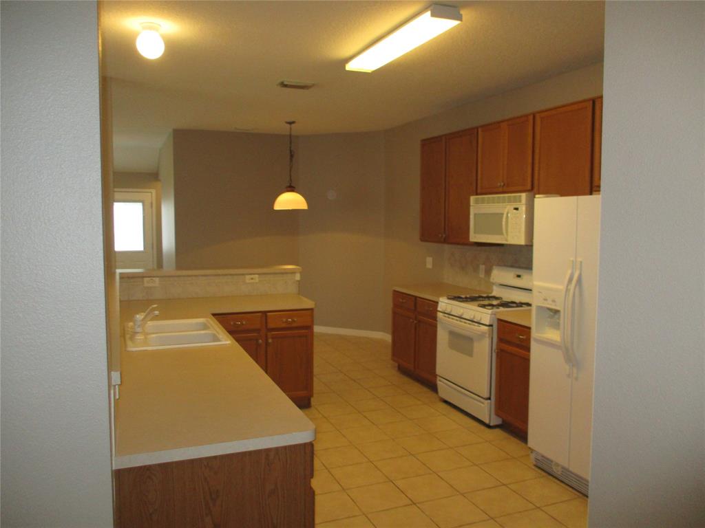 17330 Shadow Ledge Drive, Houston, Texas image 4