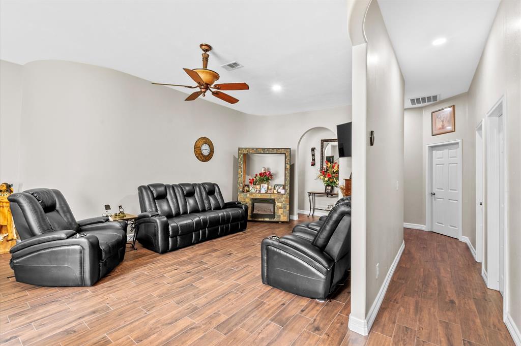 201 Bayou Oaks St St, Cleveland, Texas image 9