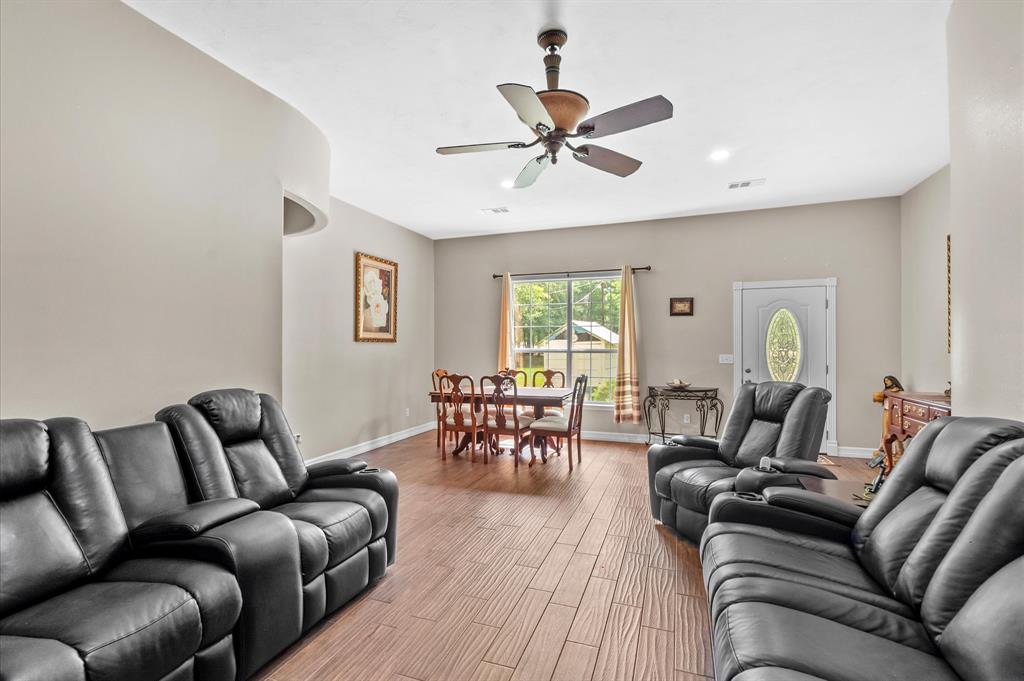 201 Bayou Oaks St St, Cleveland, Texas image 8