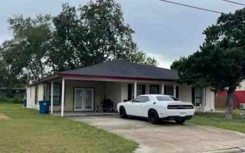 1209 W Stamper Street Beeville TX 78102