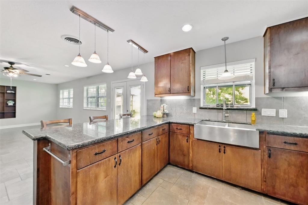 3110 Lazy Pine Lane, La Porte, Texas image 8