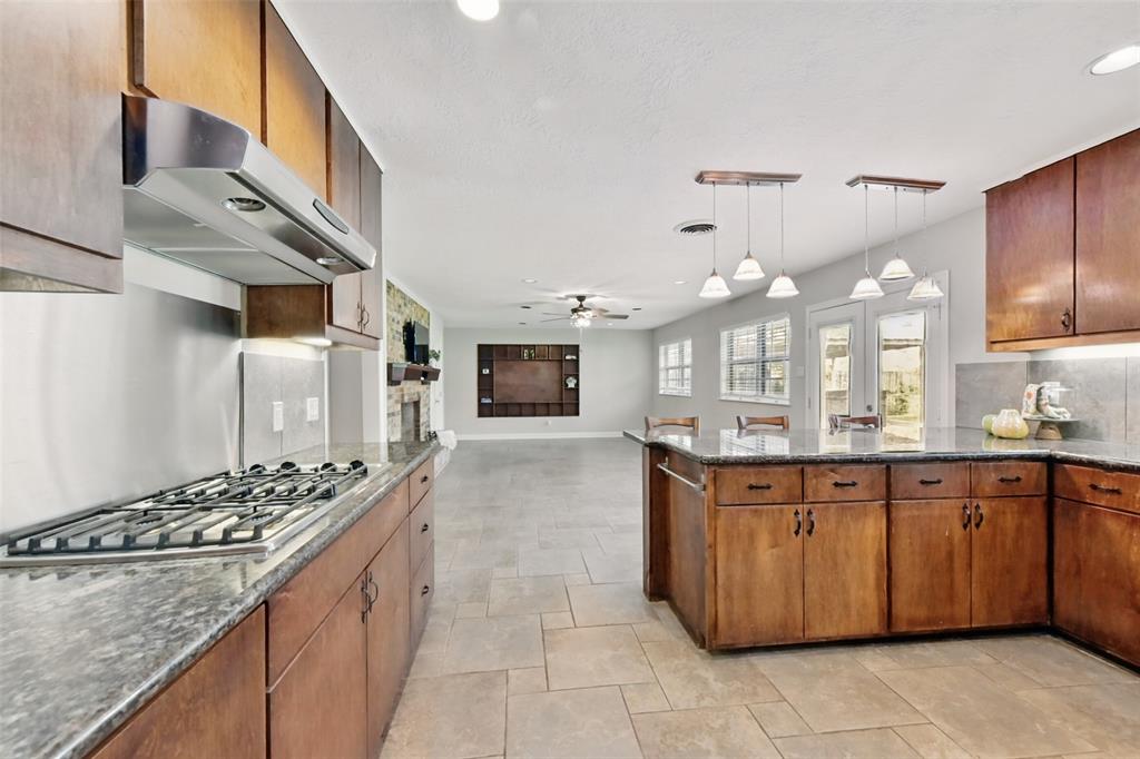 3110 Lazy Pine Lane, La Porte, Texas image 7