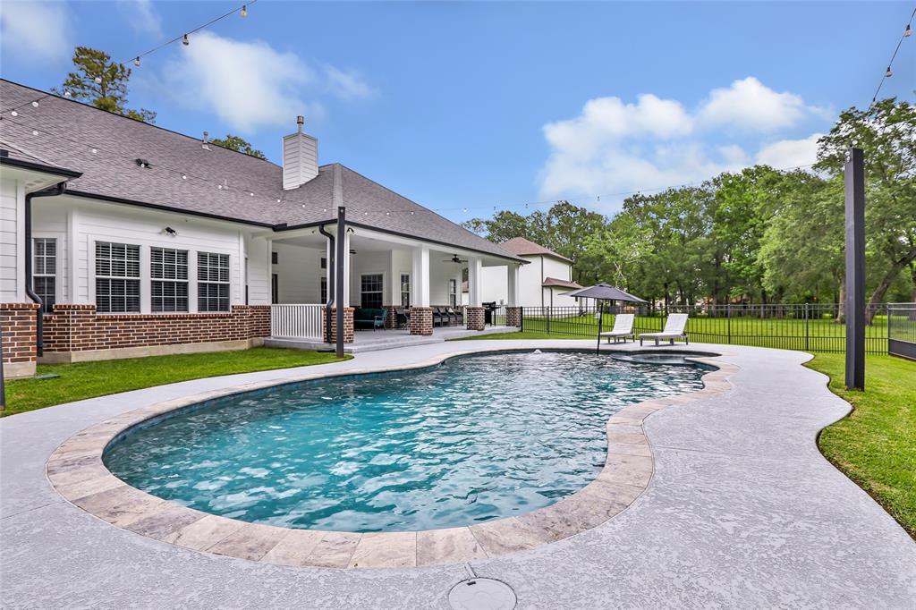 8118 S Laura Circle, Baytown, Texas image 13