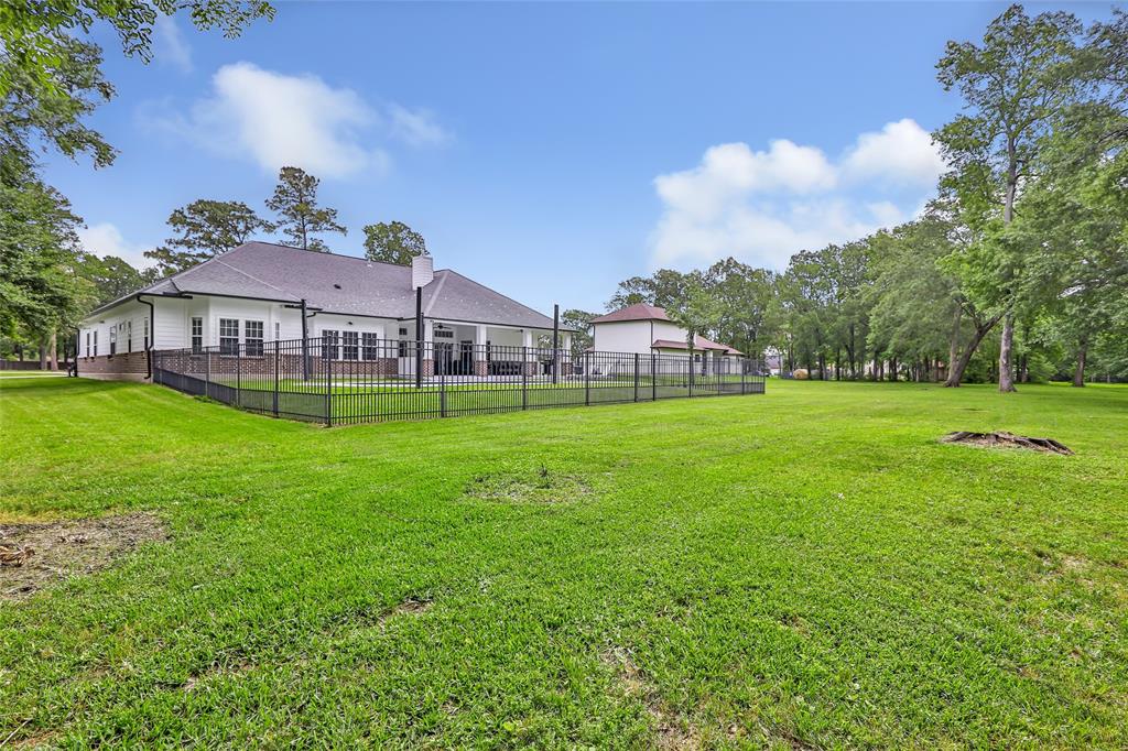 8118 S Laura Circle, Baytown, Texas image 8