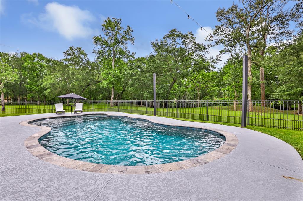 8118 S Laura Circle, Baytown, Texas image 14