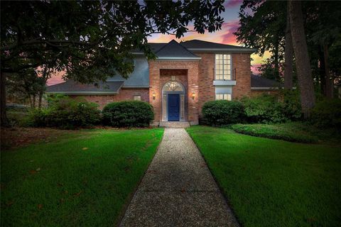 Single Family Residence in Houston TX 5210 Westerham Place 1.jpg