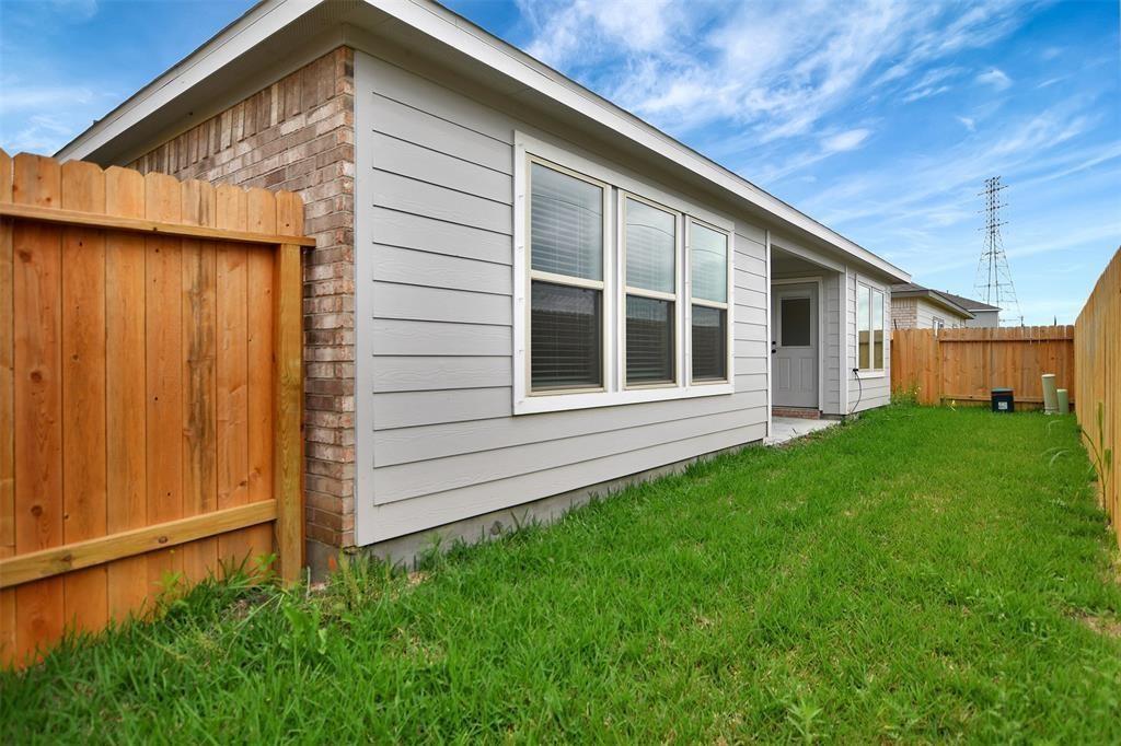 418 Kendall Crest Drive, Alvin, Texas image 12