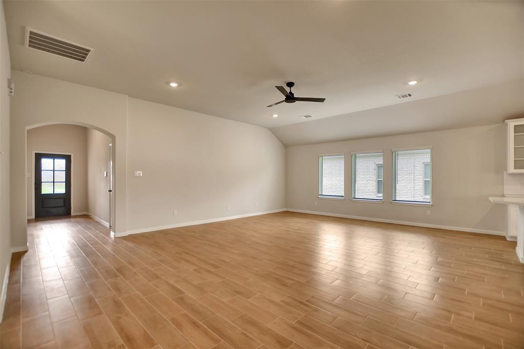 418 Kendall Crest Drive, Alvin, Texas image 4