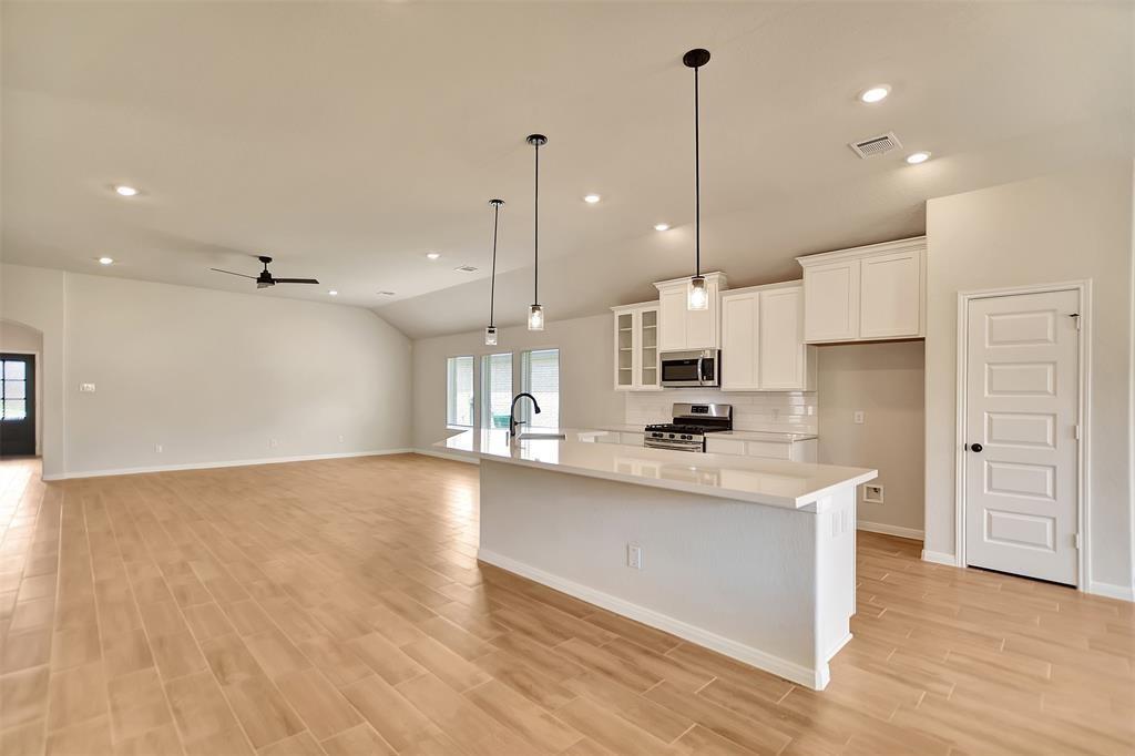 418 Kendall Crest Drive, Alvin, Texas image 5