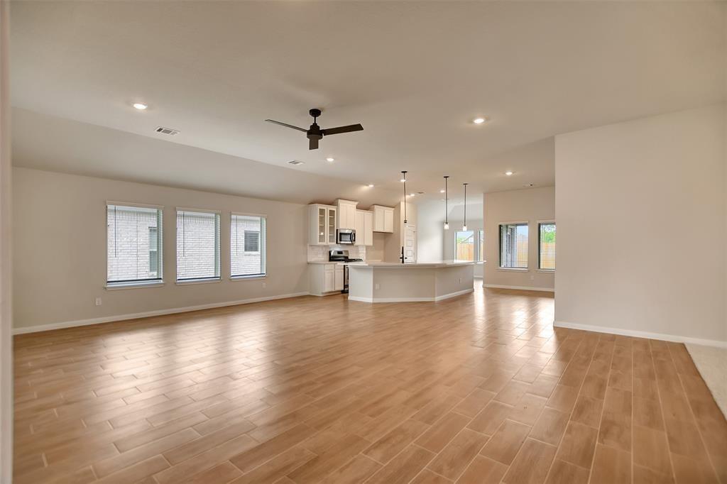 418 Kendall Crest Drive, Alvin, Texas image 2