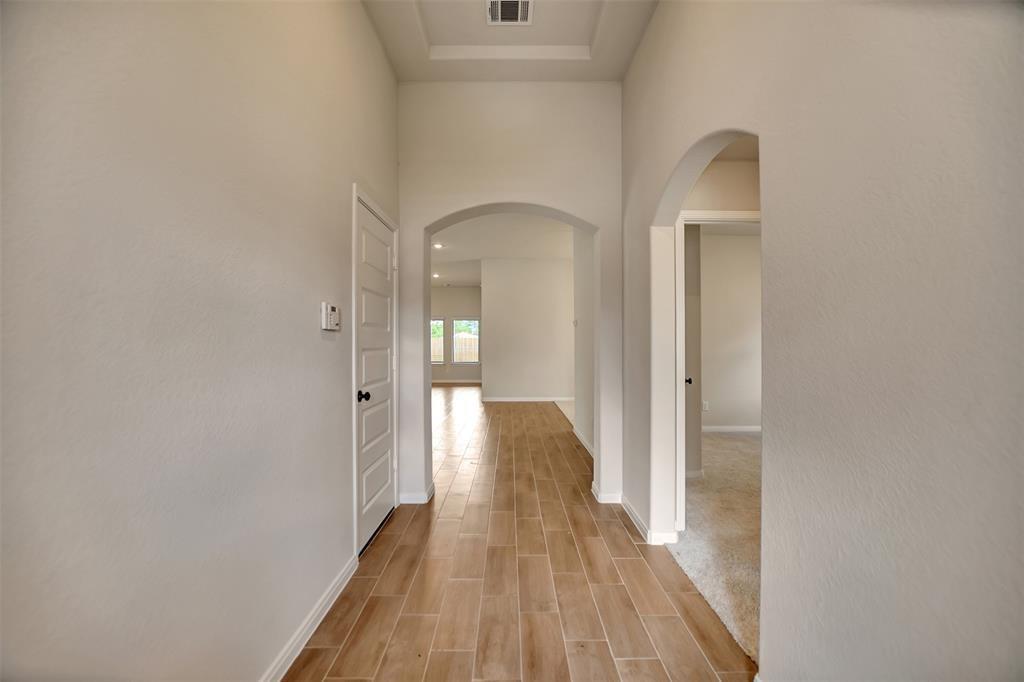 418 Kendall Crest Drive, Alvin, Texas image 3