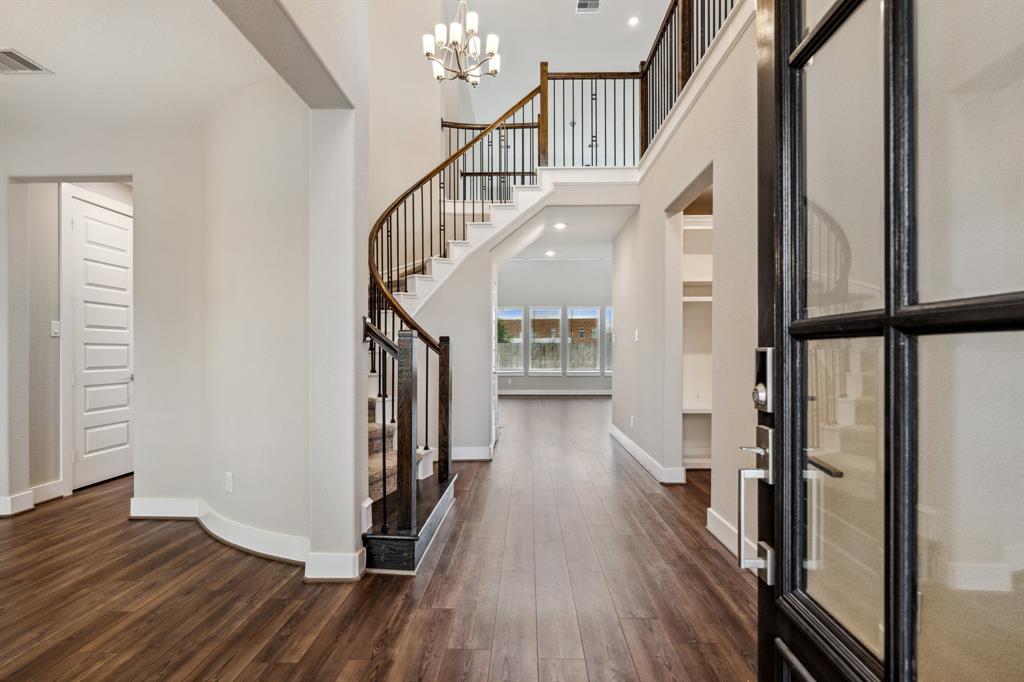 2010 Harrow Oak Lane, Pearland, Texas image 2