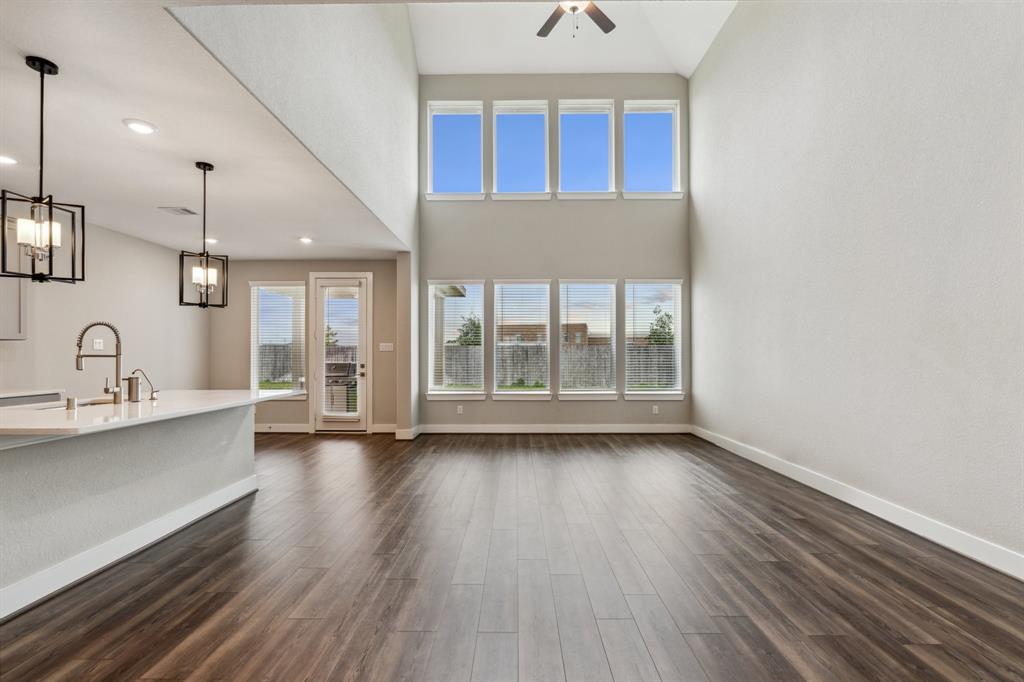 2010 Harrow Oak Lane, Pearland, Texas image 9