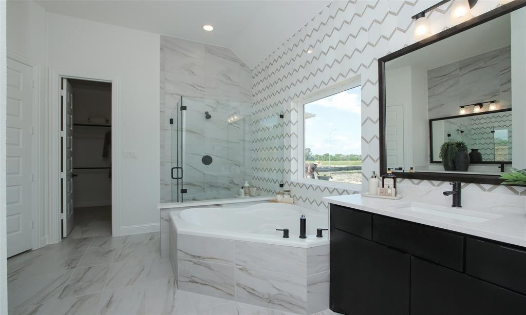 5803 Dublin Lane, Pearland, Texas image 25