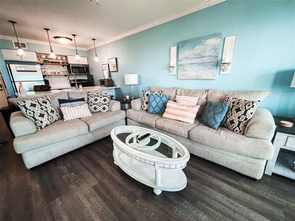 6300 Seawall Boulevard 8204