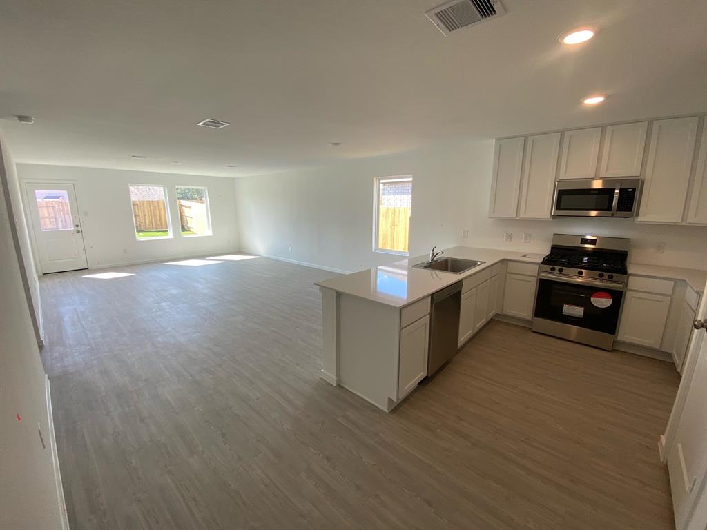 464 Shoreview Drive, Conroe, Texas image 2