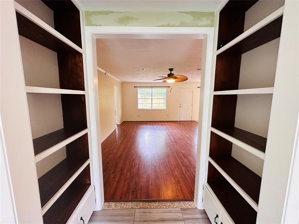 16114 Barcelona Drive, Friendswood, Texas image 10