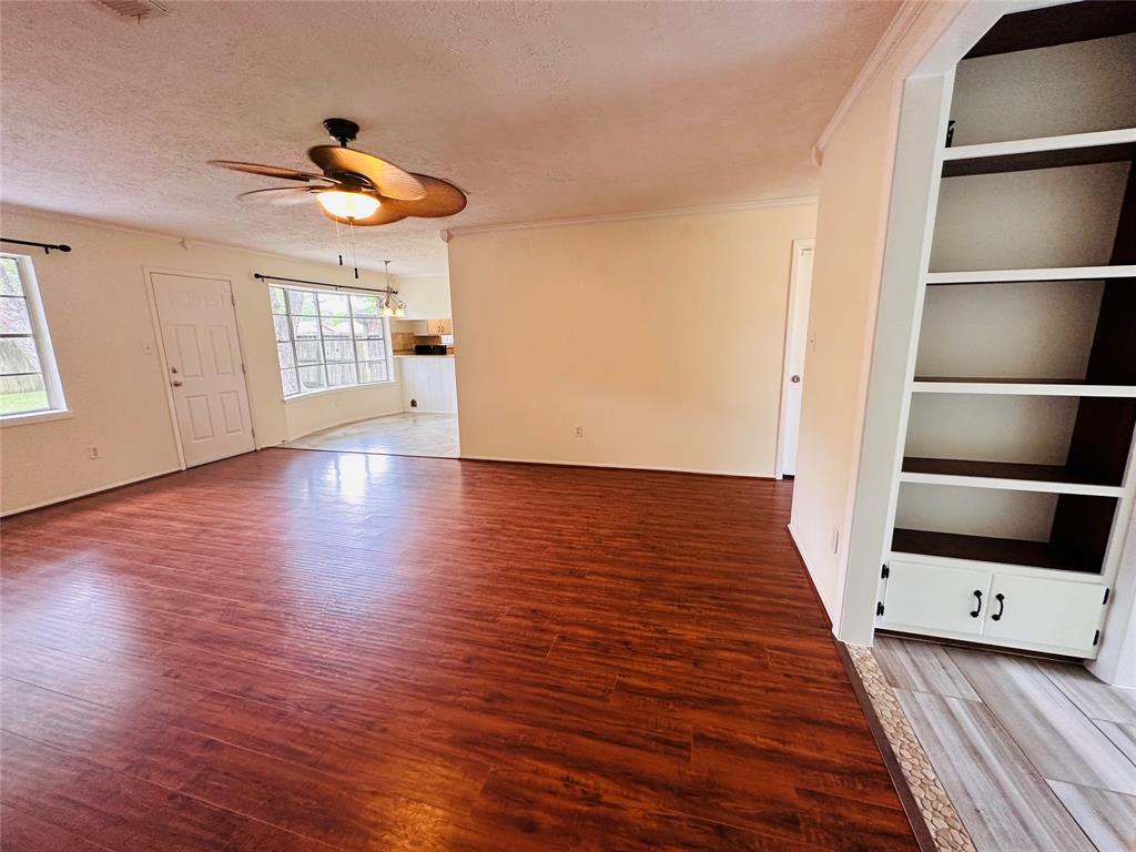 16114 Barcelona Drive, Friendswood, Texas image 13
