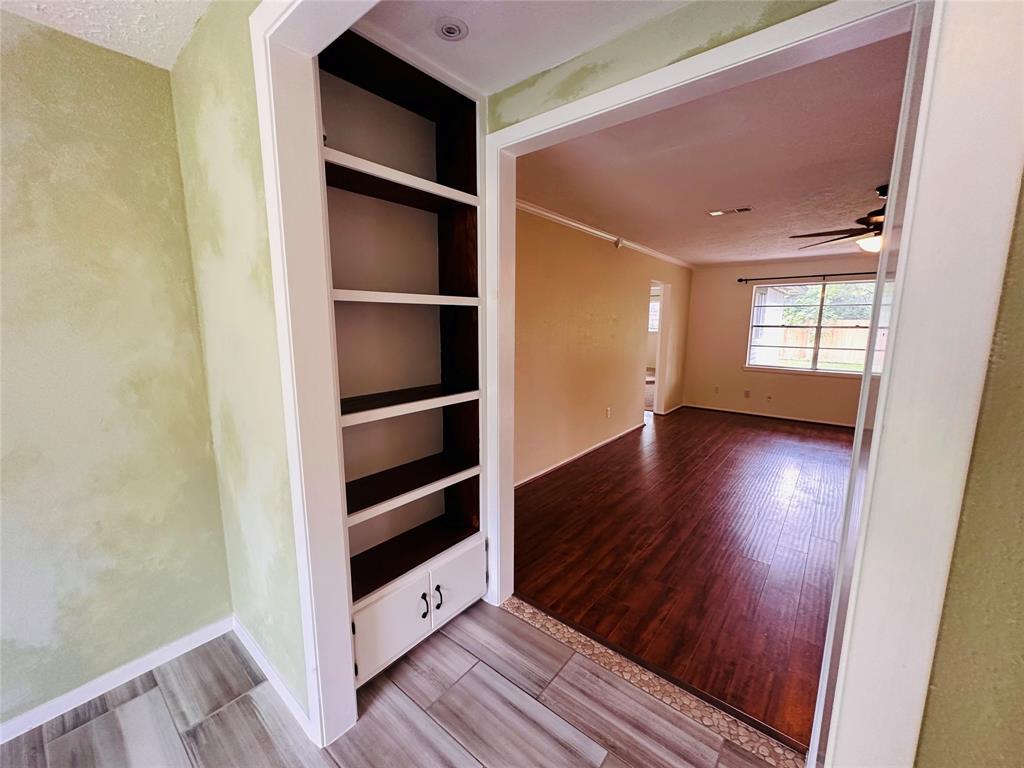 16114 Barcelona Drive, Friendswood, Texas image 11