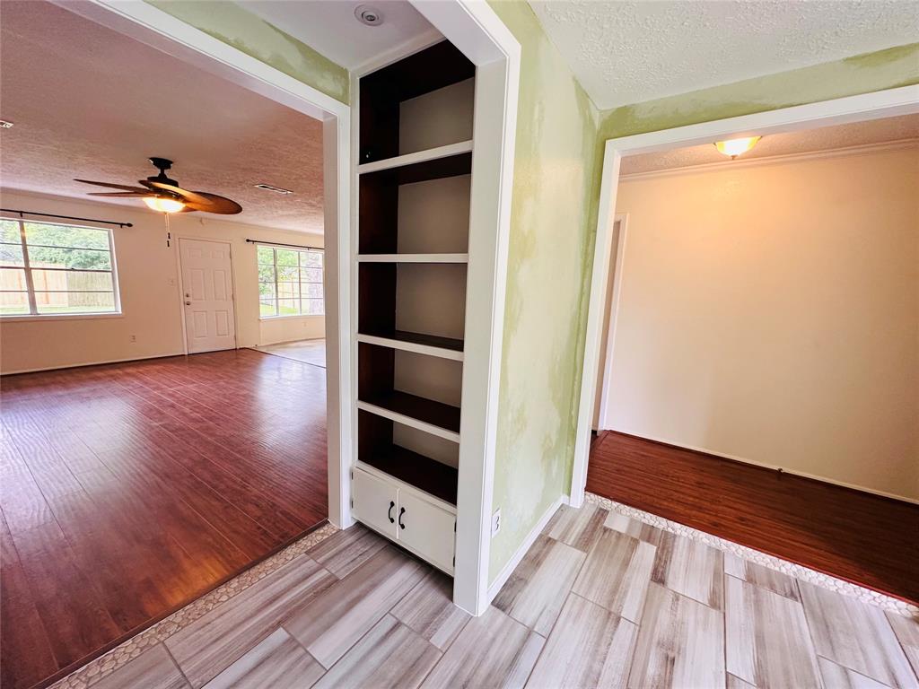 16114 Barcelona Drive, Friendswood, Texas image 5