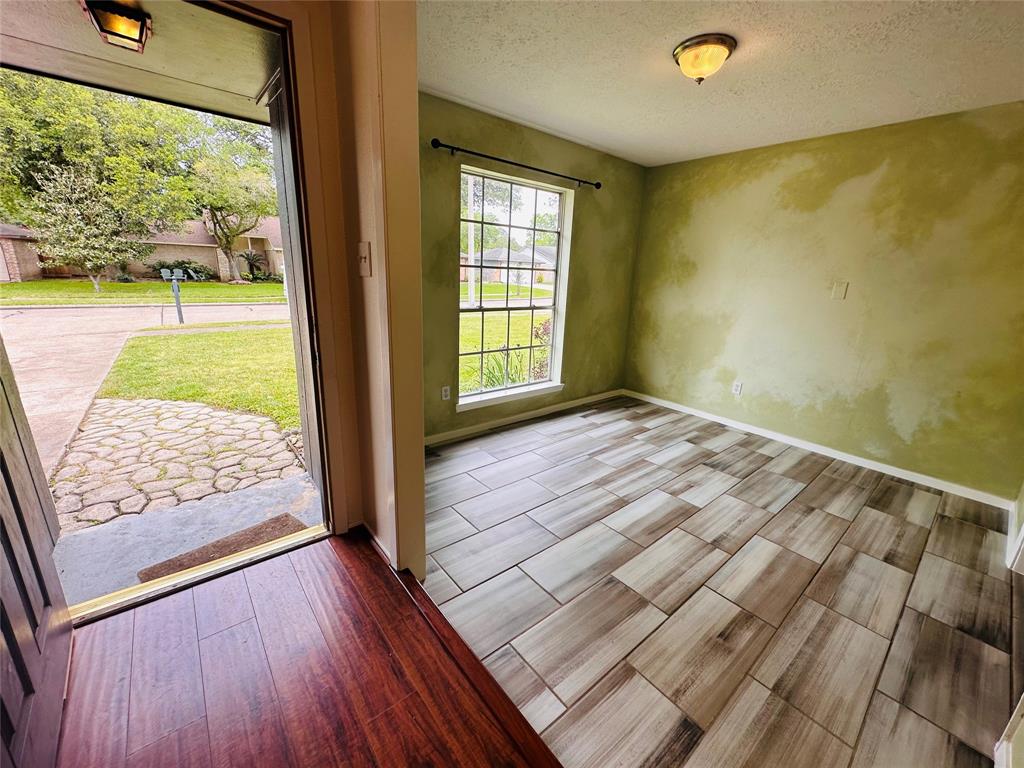 16114 Barcelona Drive, Friendswood, Texas image 4