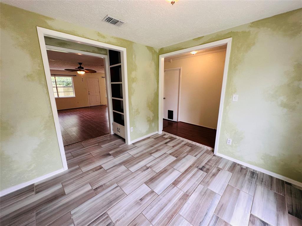 16114 Barcelona Drive, Friendswood, Texas image 9