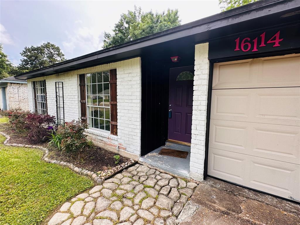 16114 Barcelona Drive, Friendswood, Texas image 3