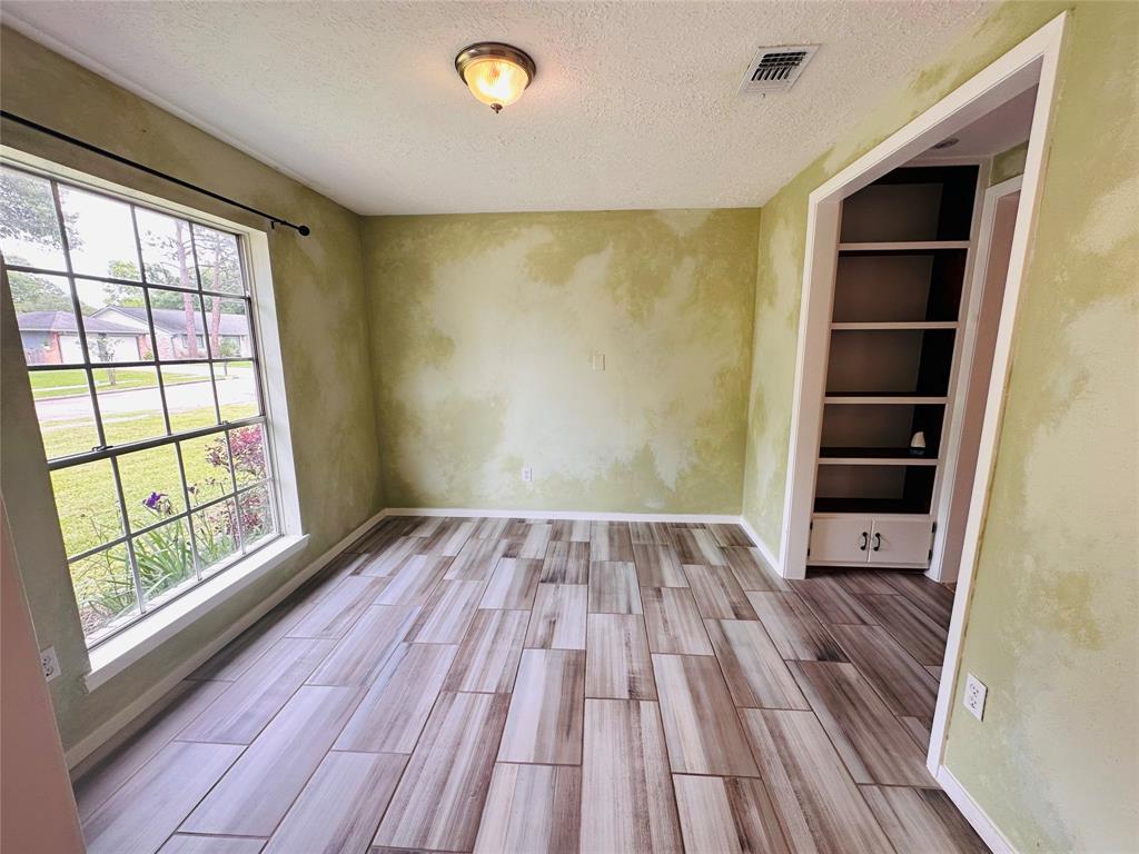 16114 Barcelona Drive, Friendswood, Texas image 6