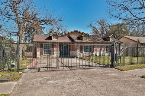 Single Family Residence in Houston TX 3926 Lavender Street.jpg
