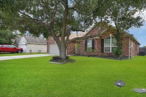 Single Family Residence in Pasadena TX 5106 Benton Drive 1.jpg