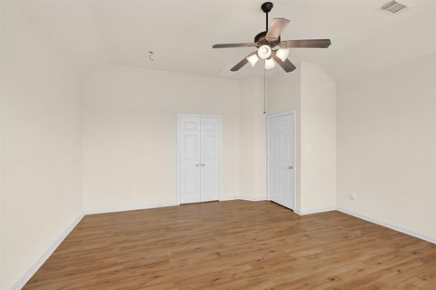 Single Family Residence in Pasadena TX 5106 Benton Drive 16.jpg