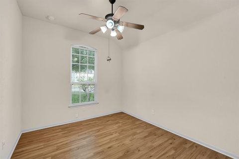 Single Family Residence in Pasadena TX 5106 Benton Drive 4.jpg