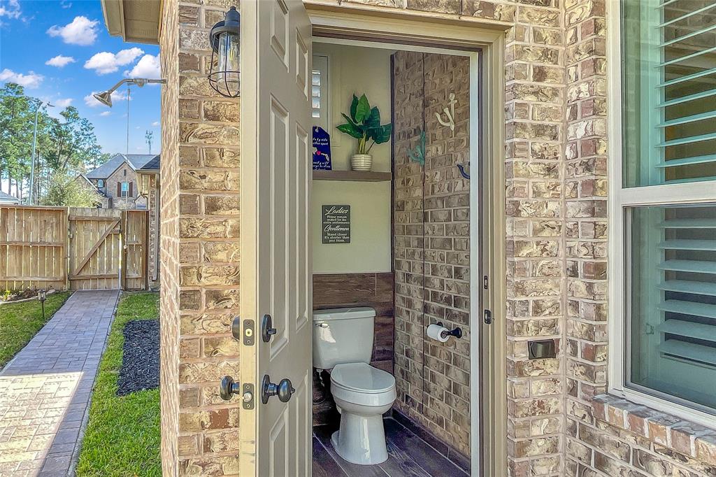 210 Reynosa Court, Pinehurst, Texas image 46
