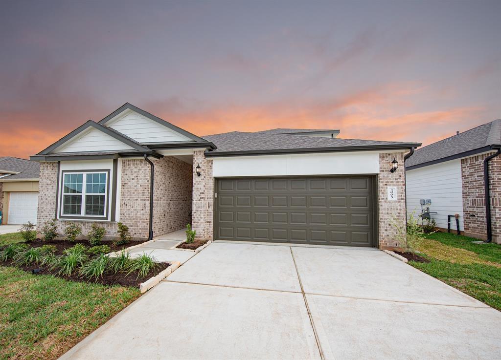 3005 Plains Circle, Brookshire, Texas image 1