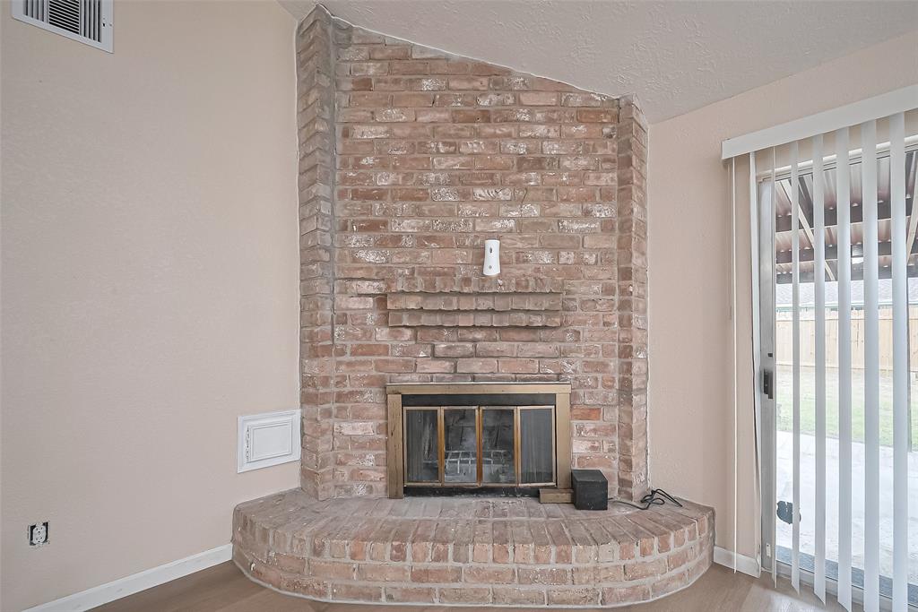 1612 Sleepy Hollow Drive, Pearland, Texas image 15