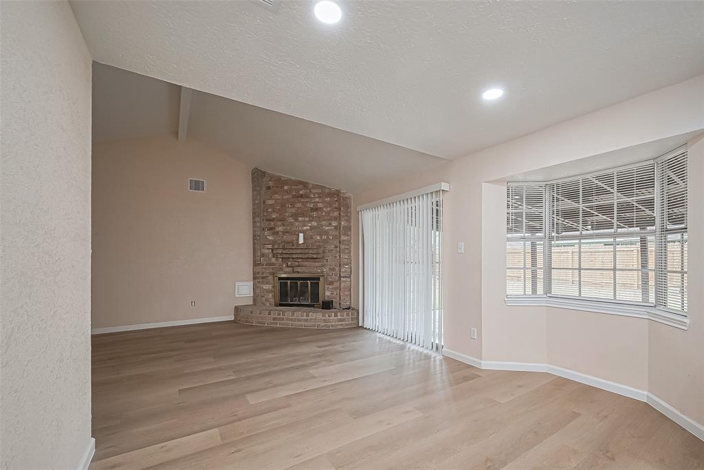 1612 Sleepy Hollow Drive, Pearland, Texas image 12