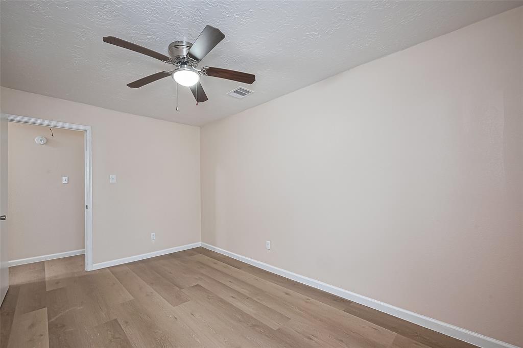 1612 Sleepy Hollow Drive, Pearland, Texas image 22