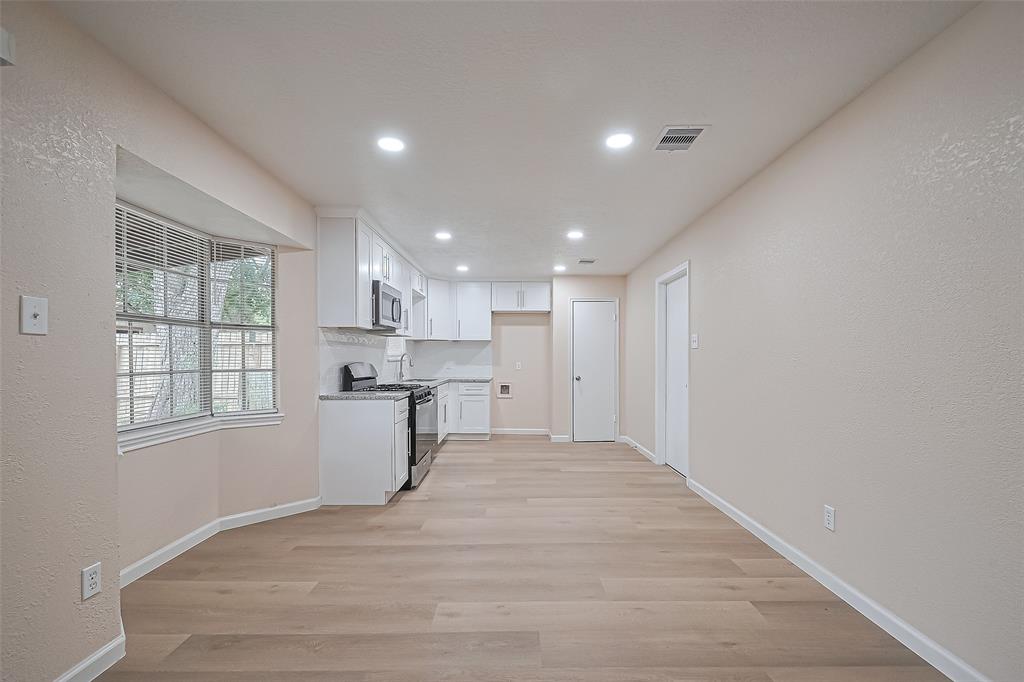 1612 Sleepy Hollow Drive, Pearland, Texas image 9
