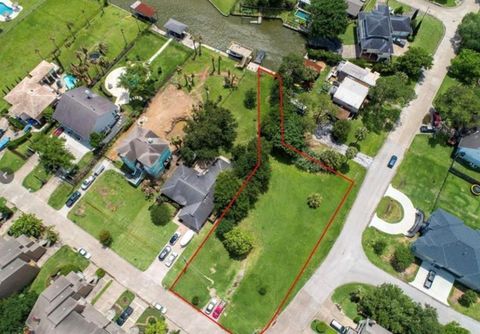 110 Sandy Cove Nassau Bay TX 77058