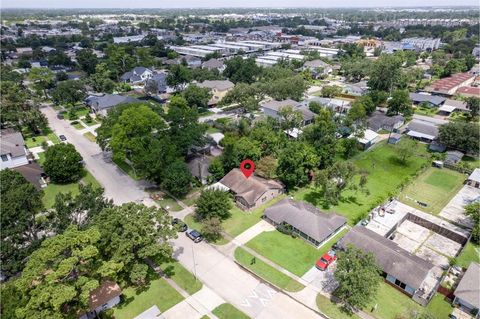 Photo of 8514 Montridge Drive, Houston, TX 77055 (MLS # 10176202)