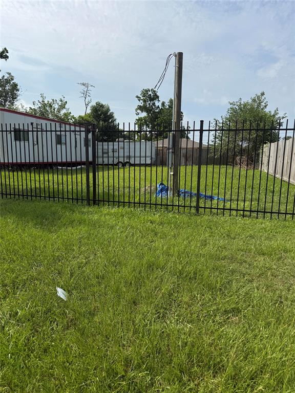 847 S Victory Drive, Houston, Texas image 6