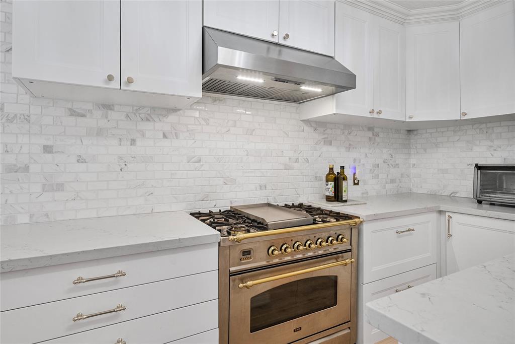 8033 Oakwood Forest Drive