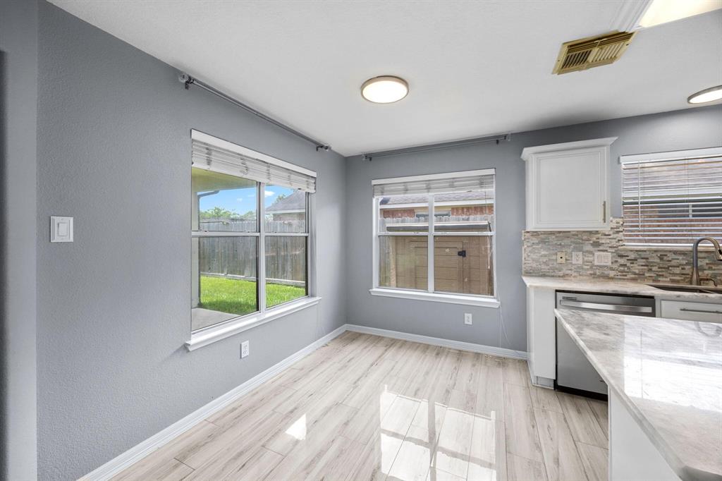 612 Hartman Drive, Baytown, Texas image 14