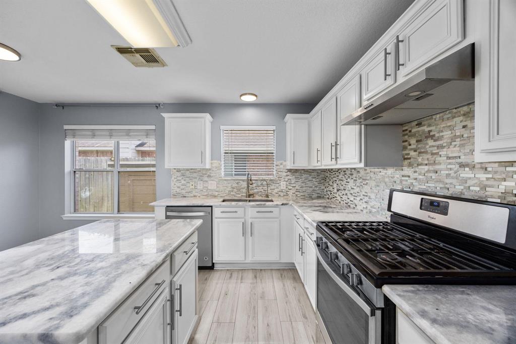 612 Hartman Drive, Baytown, Texas image 19