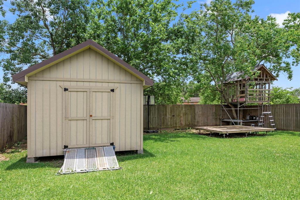 612 Hartman Drive, Baytown, Texas image 33