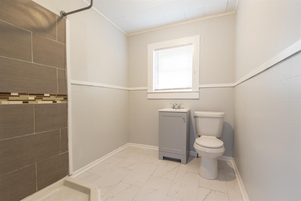 310 W Sidnor Street, Alvin, Texas image 32
