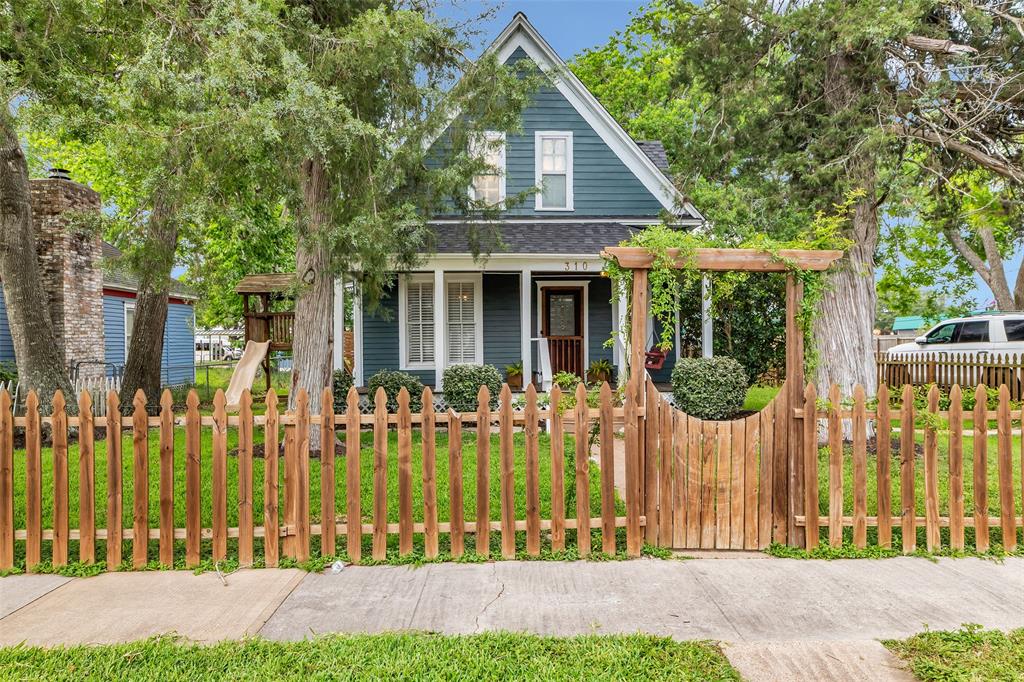 310 W Sidnor Street, Alvin, Texas image 40