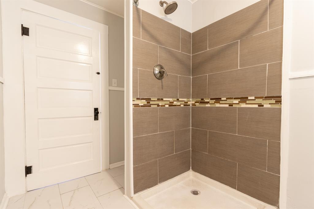 310 W Sidnor Street, Alvin, Texas image 33